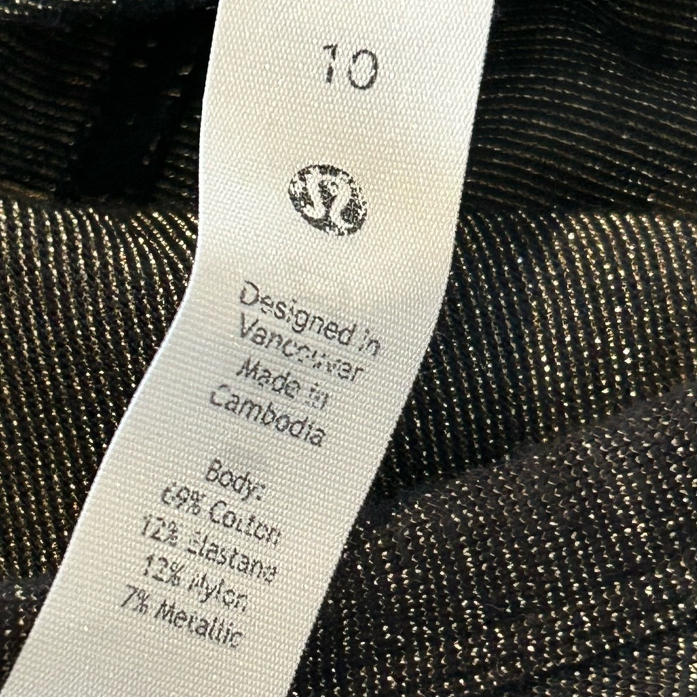 Lululemon Crescent T-Shirt *Spark Metallic 
Size 10
Black Gold 
Limited Edition - Picture 3 of 6